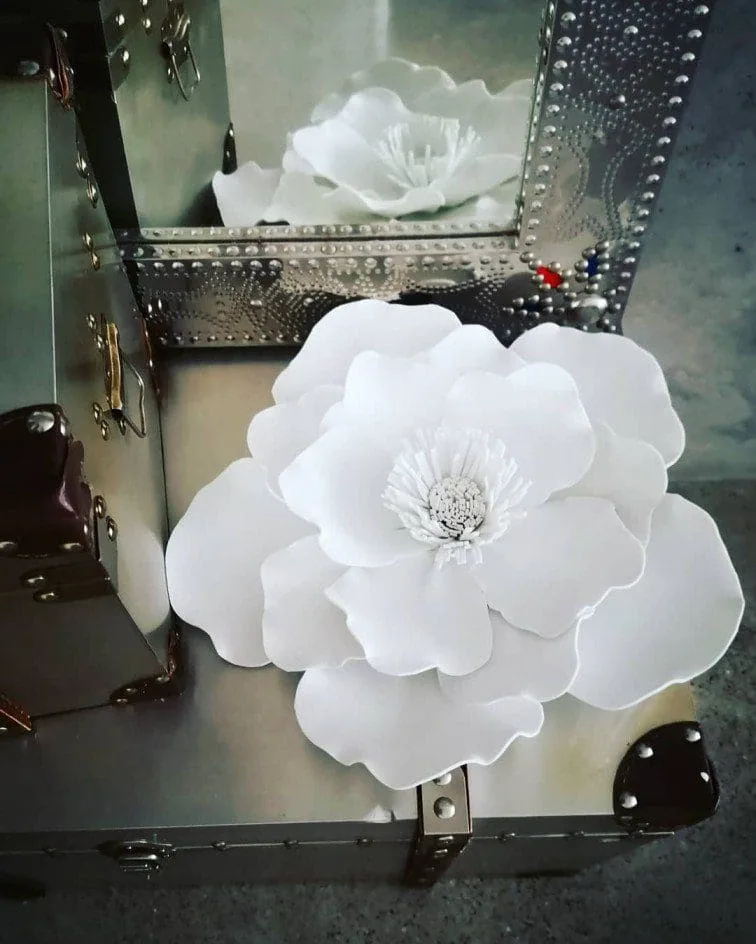 Flores decorativas de foami hechas a mano