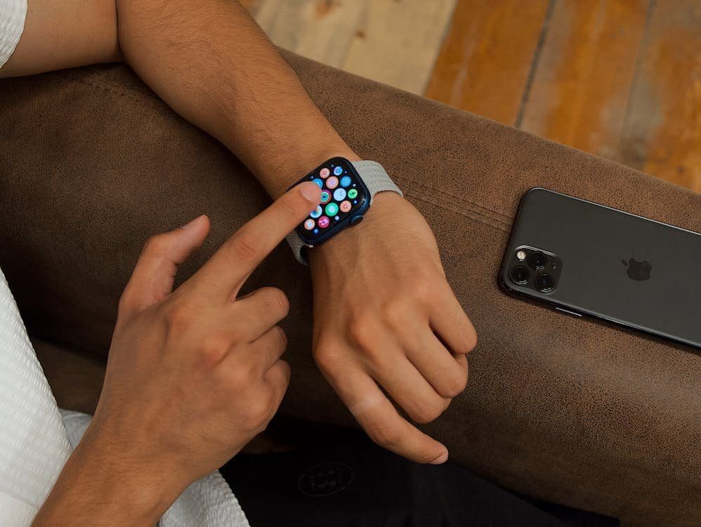 Relojes inteligentes: el complemento ideal para hombres y mujeres.