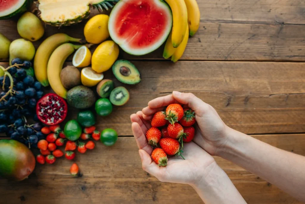 Salud y bienestar/ frutas variadas